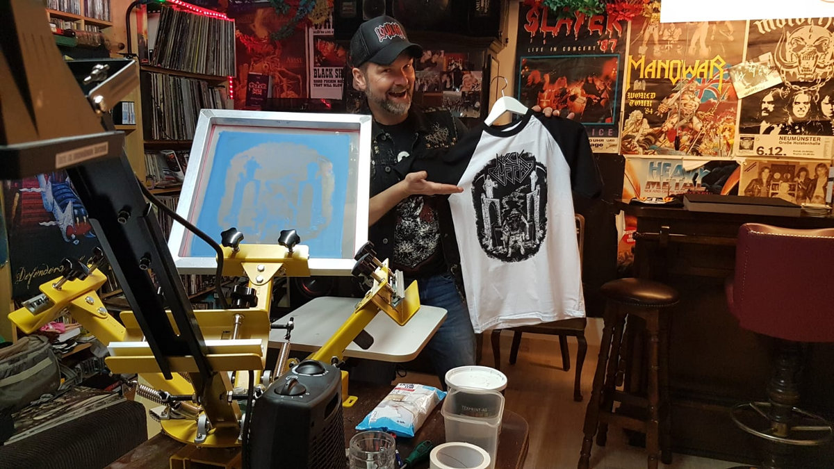 T- Shirt GRAVEYARD. Special handprinted Edition. | Neck Cemetery