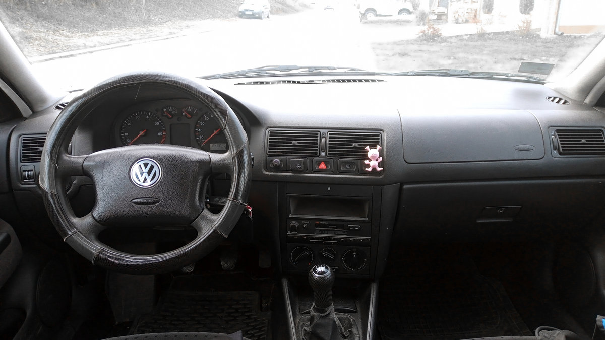 Volkswagen Golf 1997 compact car photo detail