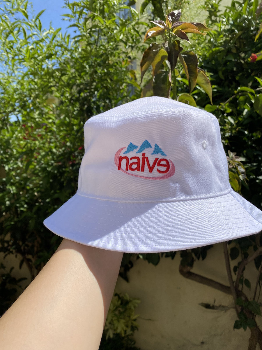 naive embroidered bucket hat - white 