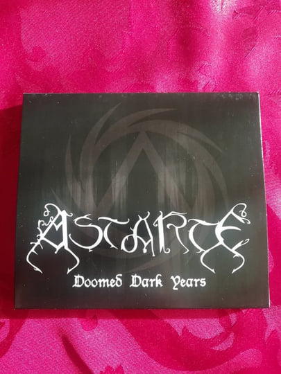 Doomed Dark Years (2017)ㅤ  Álbum de Astarte 