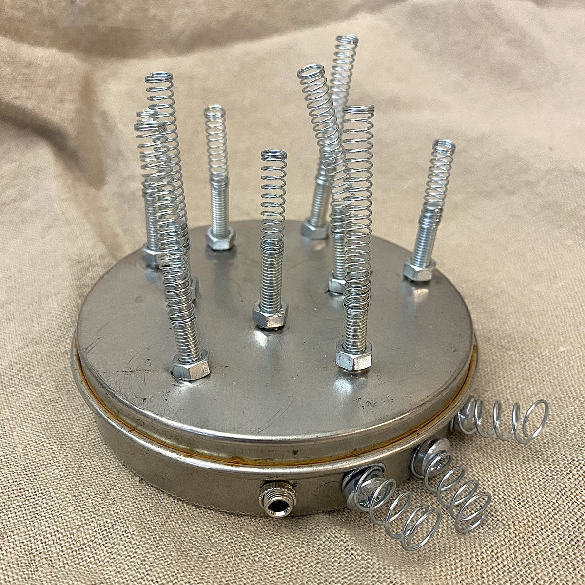 Tin Can Shaker with springs Zherbin