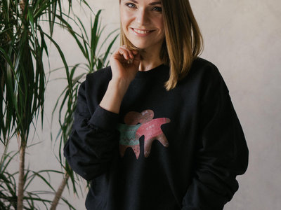PIPARKŪKU MĪLA - melns džemperis ar piparkūku cilvēciņiem (unisex) main photo