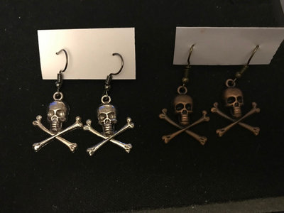 Pirate skull and crossbones earrings - two colours main photo
