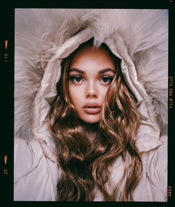 Ana Sia — Photo