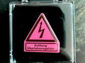Schwessi Pin "Achtung Überlebensgefahr" photo 