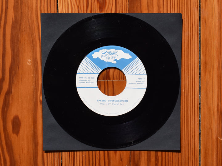 ミュージック・フロム・フリ―・クリ―ク/レコード Amazon.co.jp: FLCL Season 1 Vol. 3 - Blue Vinyl [Analog]: ミュージック