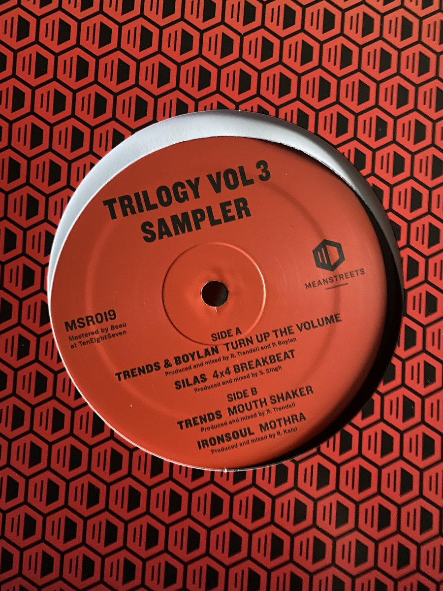 ミュージック TRILOGY - L RESISTANCE EPISODE III Babymetal – Trilogy - Metal Resistance Episode III - Apocalypse