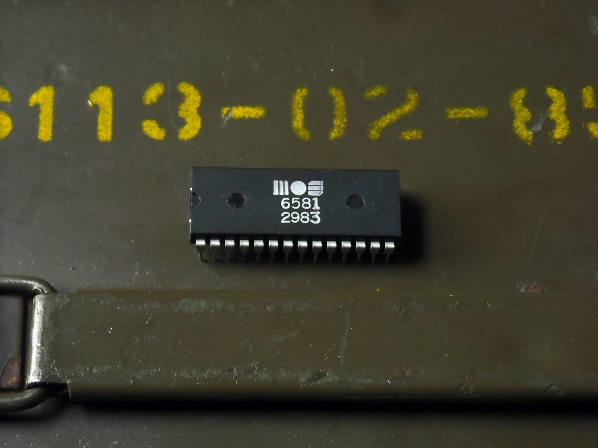 Commodore/MOS SID chip - 6581 | Radiograffiti
