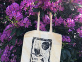 'Magbagpie' linocut tote bag by Bity Booker photo 