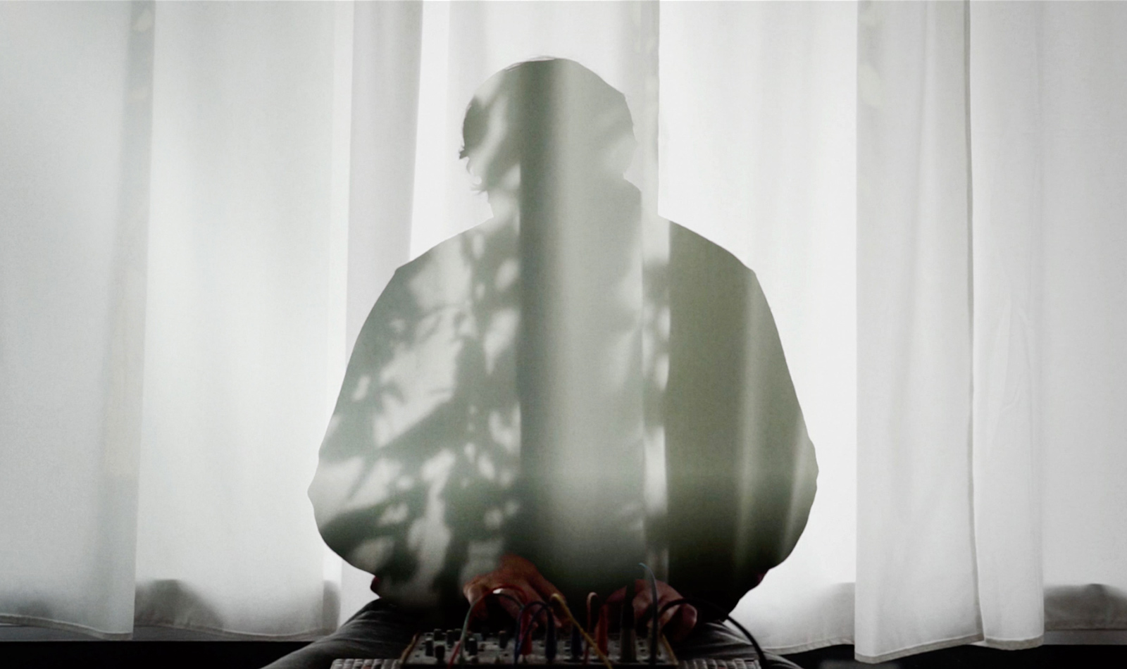 アート・デザイン・音楽 John Wiese / Deviate From Balance The Textural Sound Art of John Wiese | Bandcamp Daily