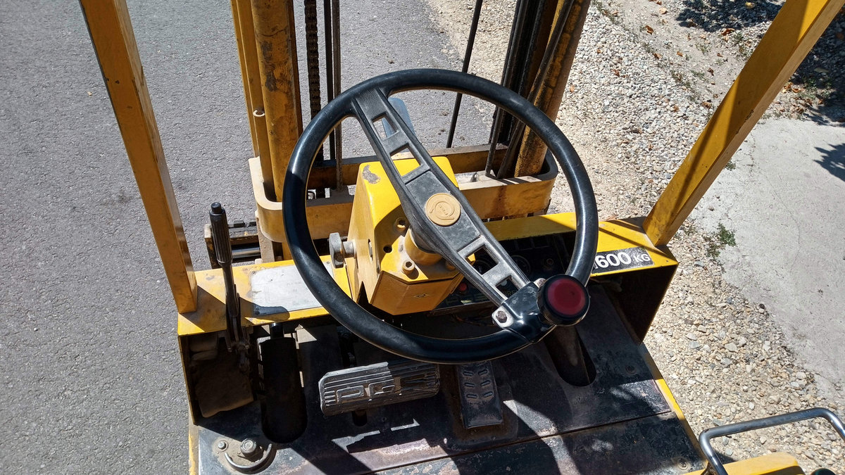PGS Flytek 1600 1989 forklift photo detail
