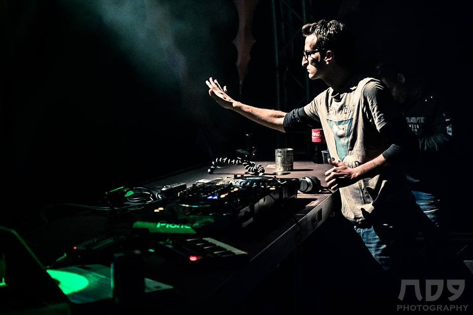 Infected mushroomBust A Move(Twina Vs Psyspam RMX) Twina