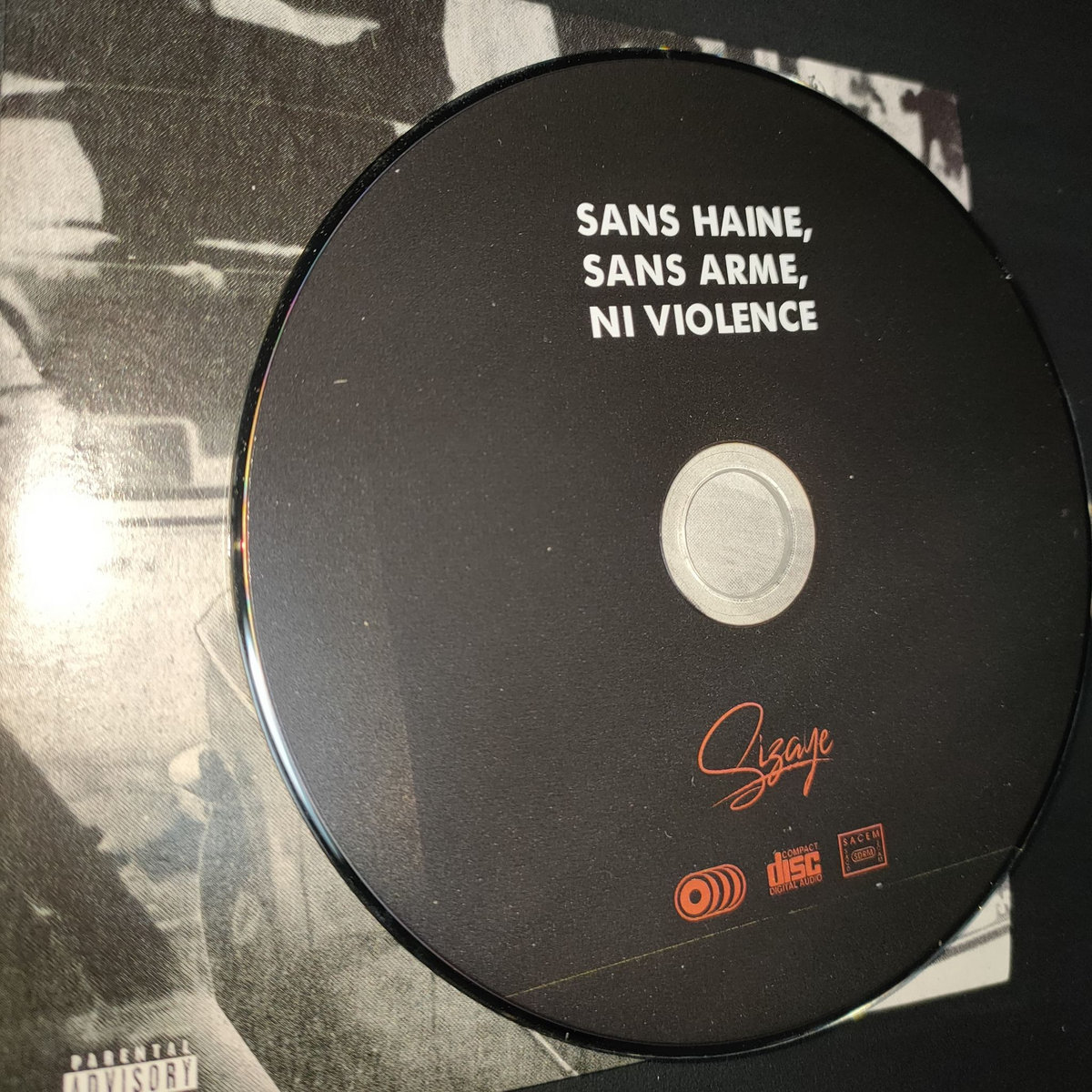SANS HAINE, SANS ARME, NI VIOLENCE Sizaye