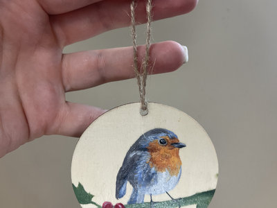 Hand-painted "Robin Red Breast" Christmas ornament main photo