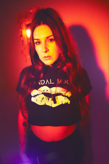 Black Kiss | Vandal Moon