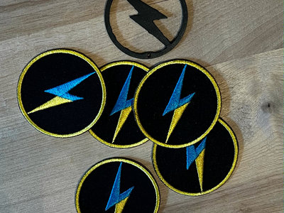 Electronic Resistance medaillon + 5 badges main photo