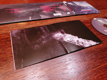 CD with 32 page booklet, image 4