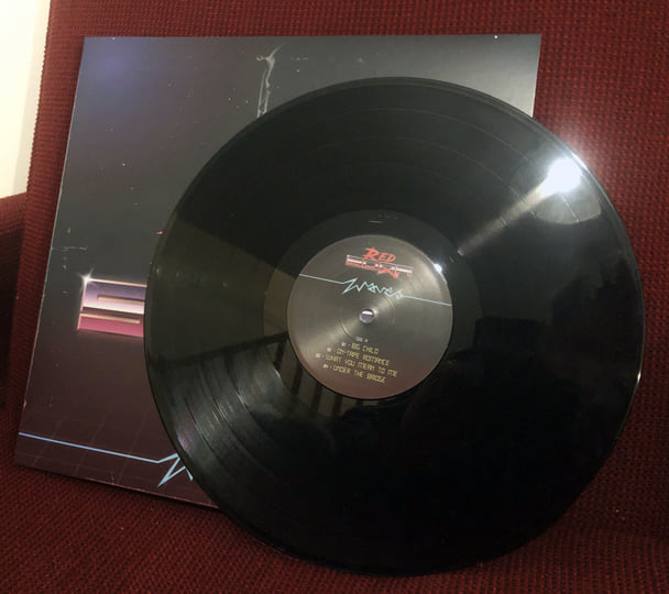 MREC006] Waves | Red Soda | Minitel Records