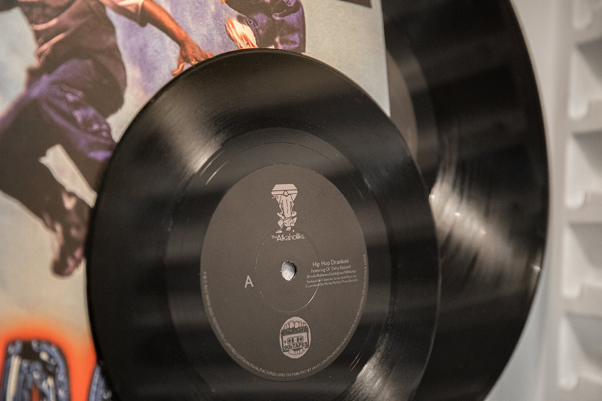 Tha Alkaholiks / LIKWIDATION レコード Amazon.com: Likwidation: 0078636743523: Tha Alkaholiks: Books