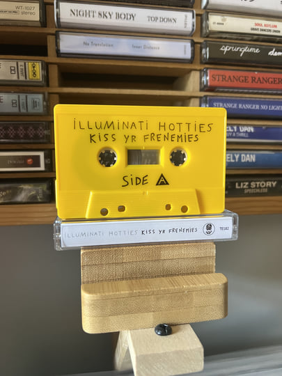 Kiss Yr Frenemies | illuminati hotties