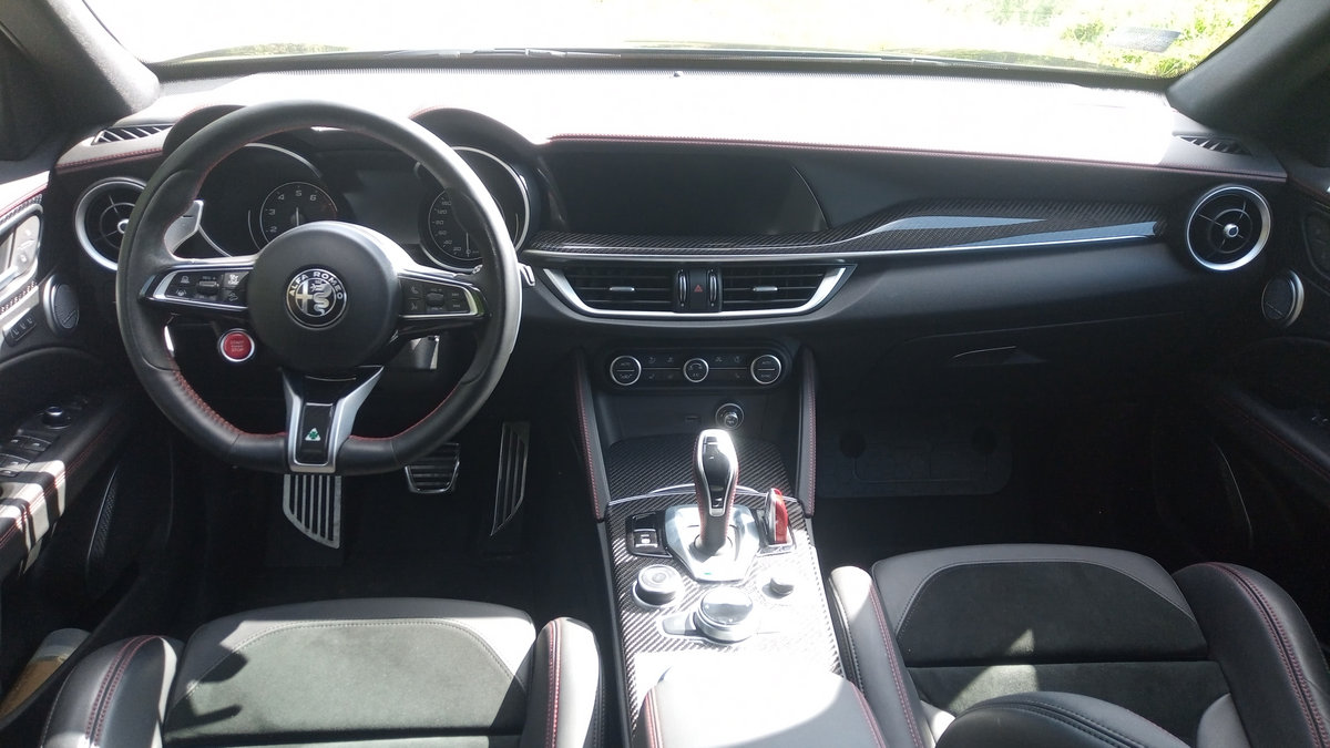 Alfa Romeo Stelvio 2016 compact crossover SUV sport utility vehicle photo detail