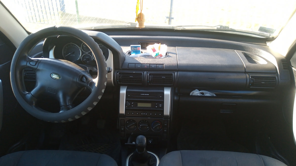 Land Rover Freelander 2003 compact crossover SUV sport utility vehicle photo detail