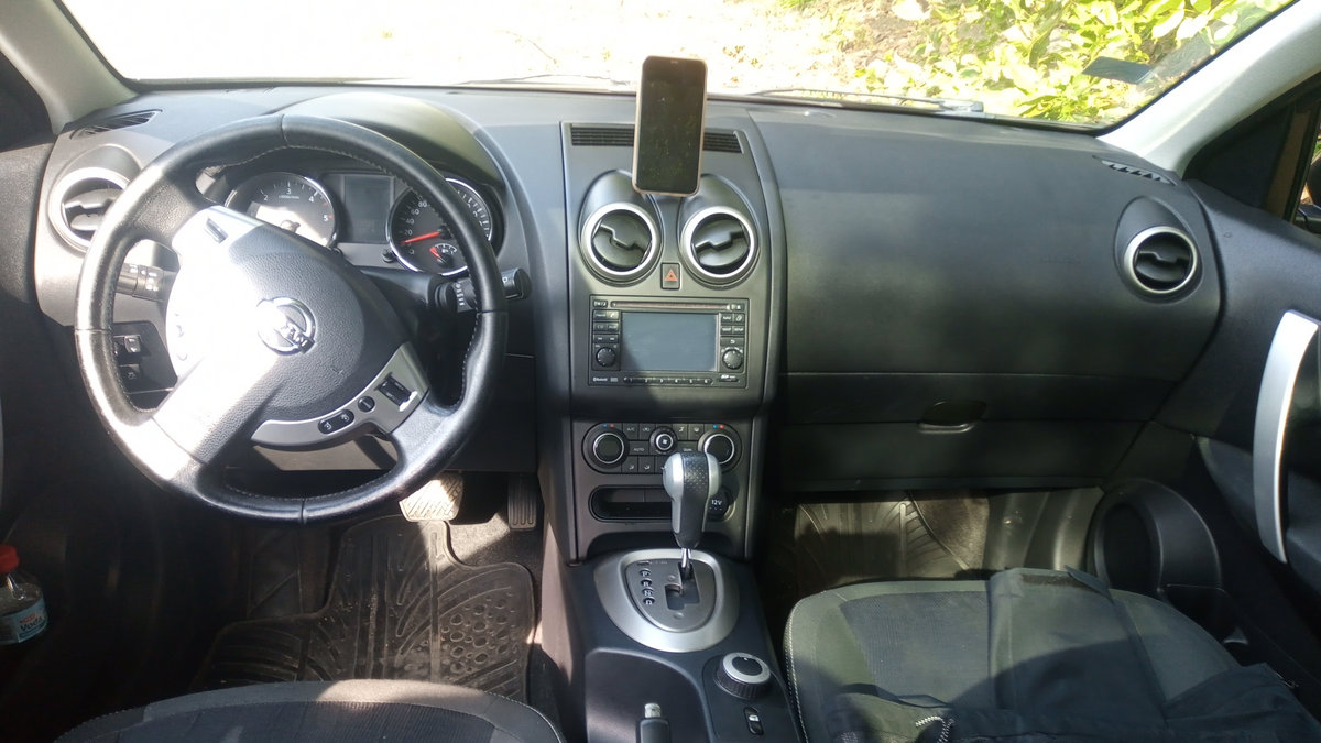 Nissan Qashqai 2010 compact crossover SUV sport utility vehicle photo detail