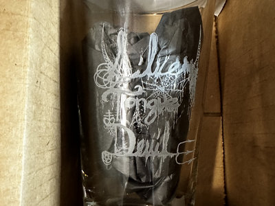 Etched pint glass main photo