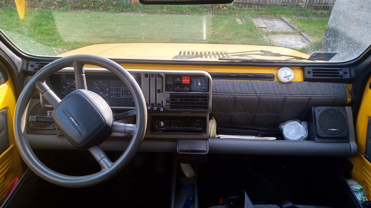 Fiat Panda 1980 city car photo detail