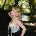 Holly Macve photo