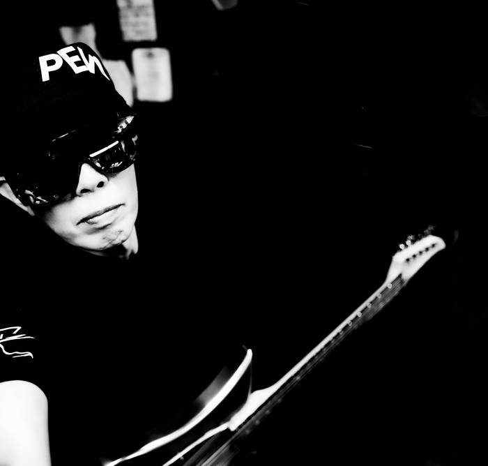 厳然 / genzen | pevo1go