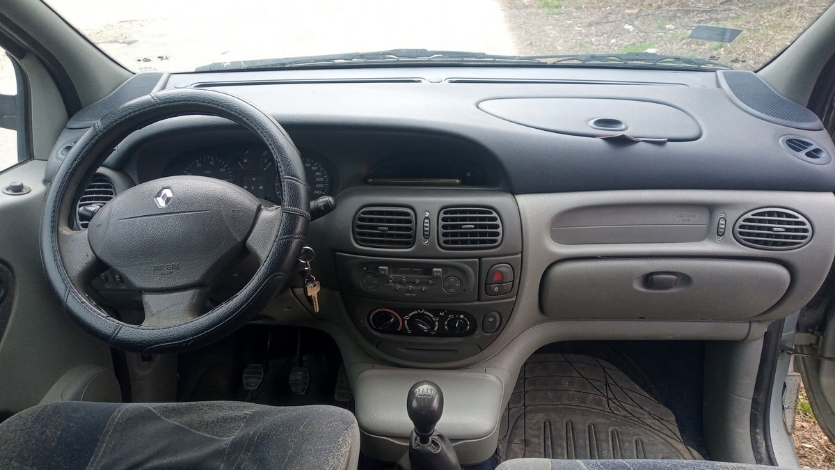 Renault Scenic 1999 compact MPV minivan multi-purpose vehicle photo detail