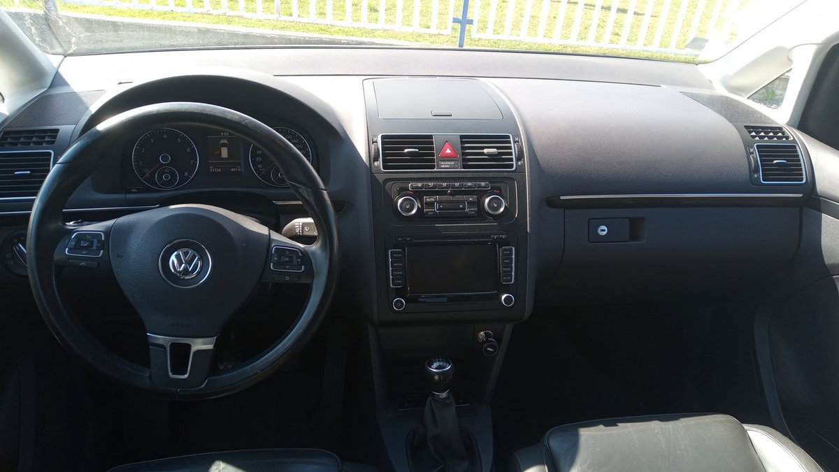 Volkswagen Touran 2010 compact MPV minivan multi purpose vehicle photo detail
