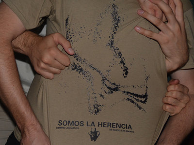 "Siempre las manos" T-shirt main photo
