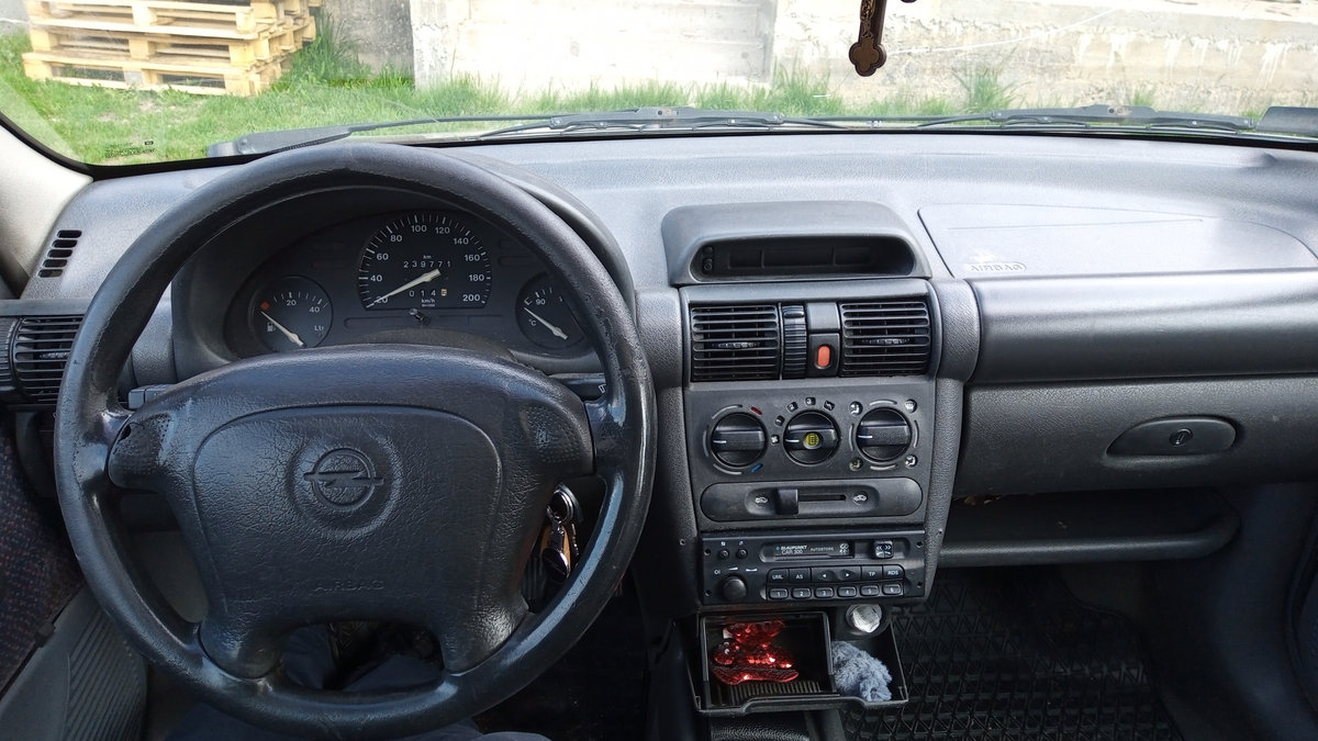 Opel Corsa B 1993 subcompact supermini car photo detail