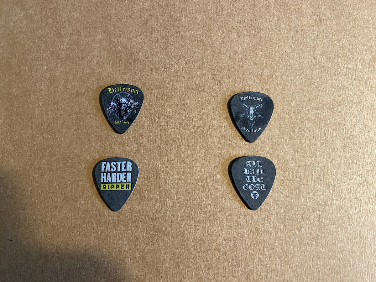 Sticker & 2x Guitar Pick Hellripper