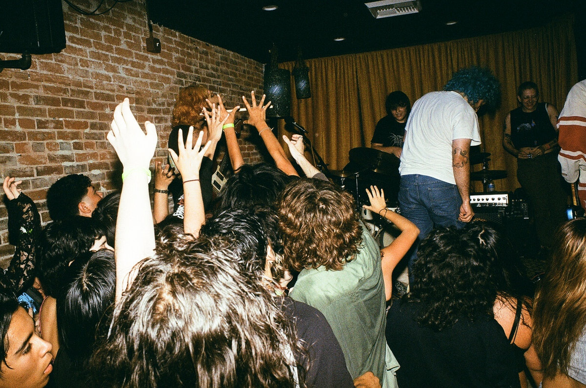 i still feel it, crawling, under my skin. | Gravess