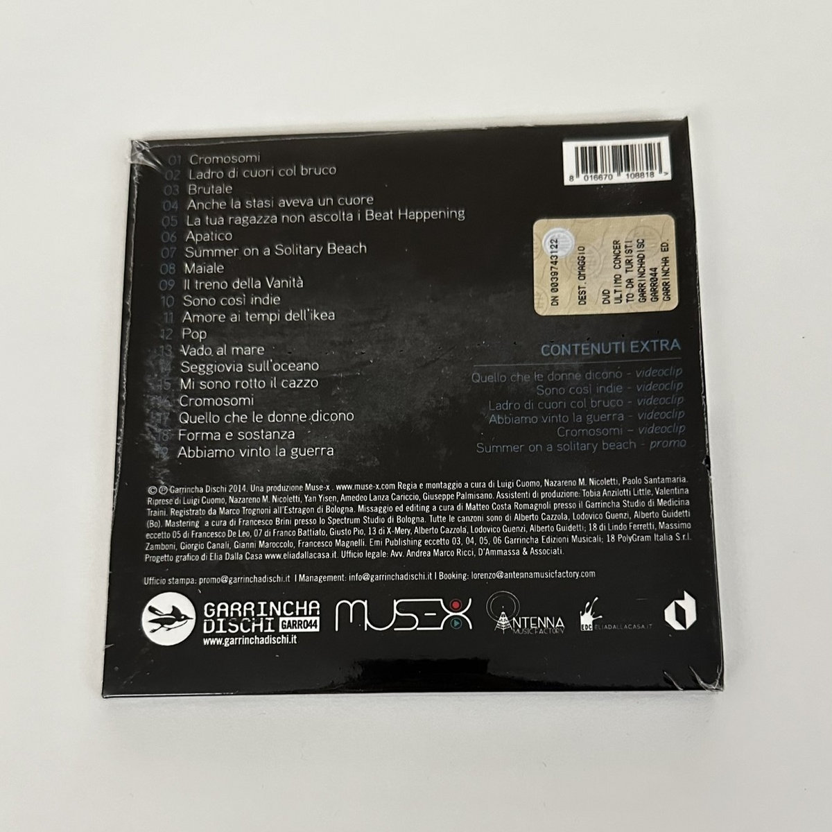 Lo Stato Sociale - Ultimo concerto da turisti - DVD | Garrincha Dischi, image size:1200x1200