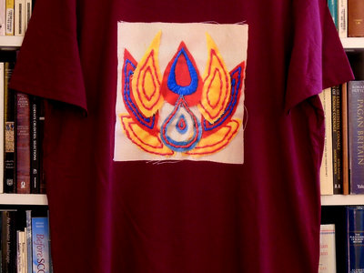 Tuluum Shimmering T-shirt: textile artwork printed on burgundy shirt main photo