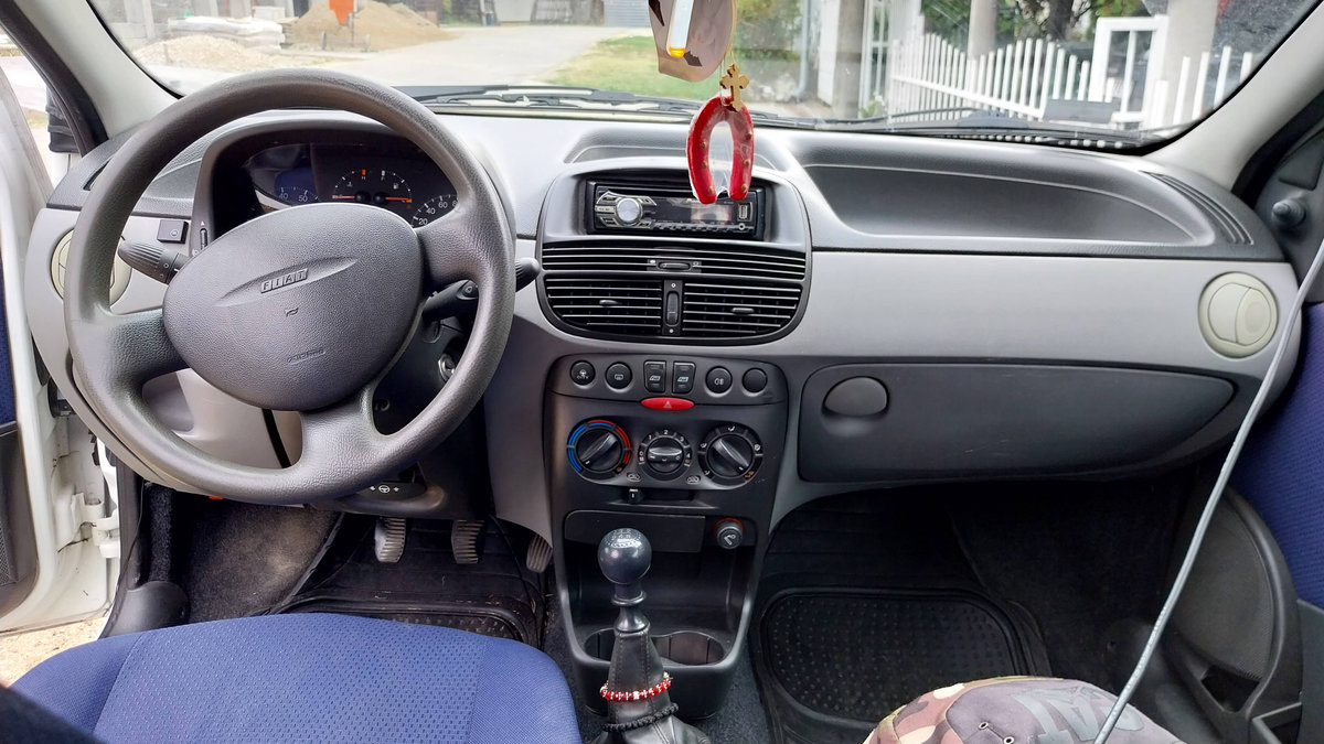 Fiat Punto 1999 subcompact supermini car photo detail