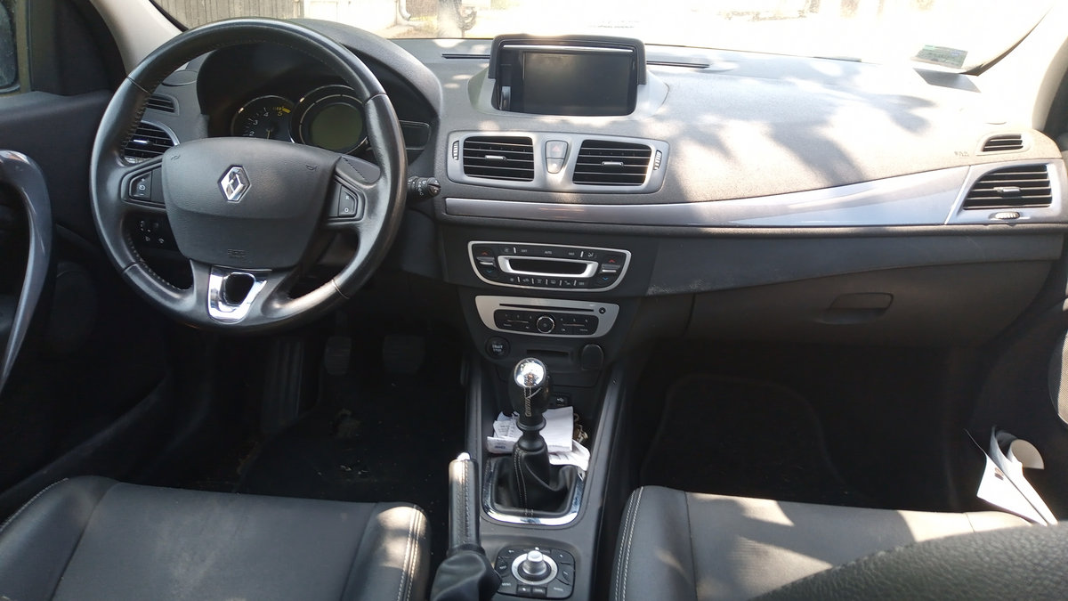 Renault Megane 2012 compact car photo detail