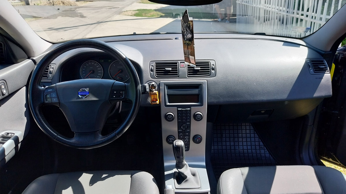 Volvo V50 2004 compact car photo detail