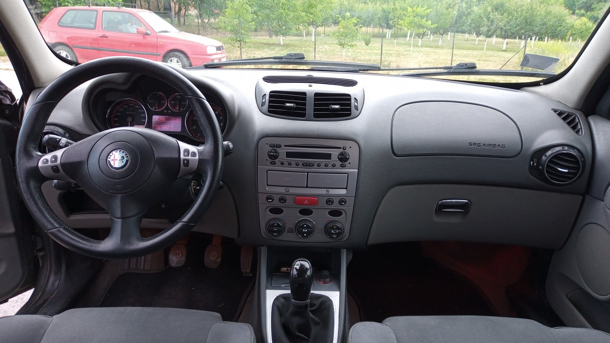 Alfa Romeo 147 2004 Compact Car photo detail