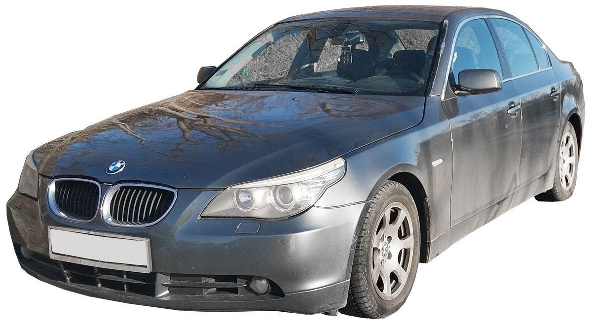 BMW 5 Series E60 2003 executive car photo detail