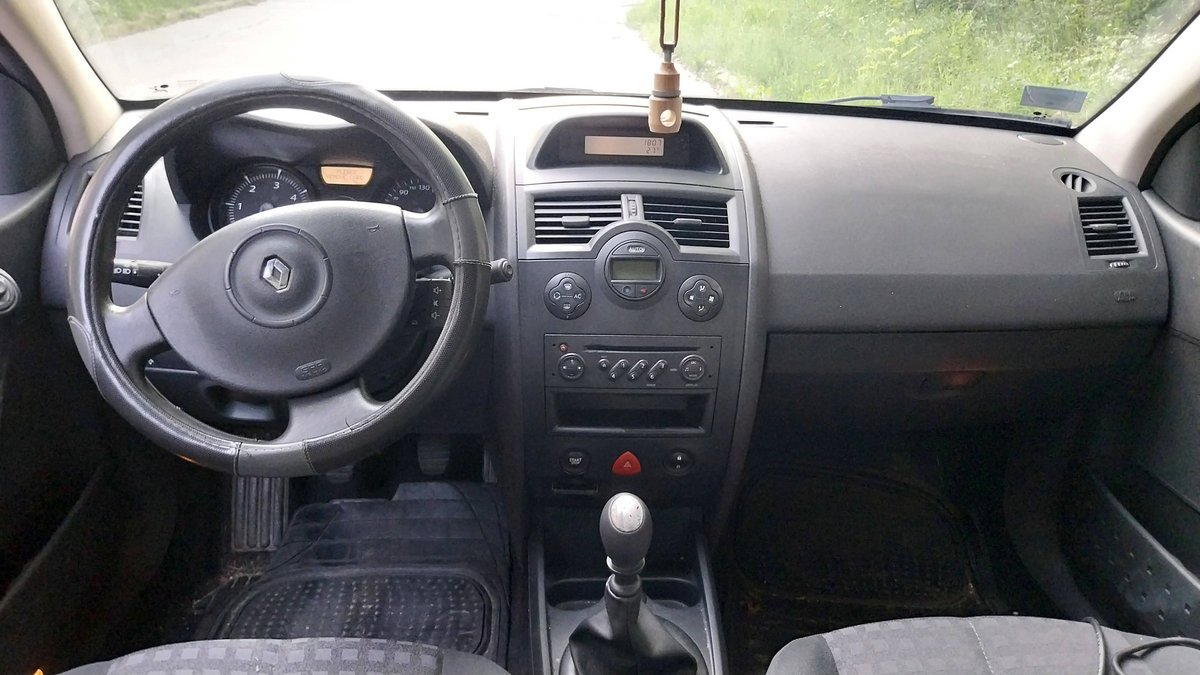 Renault Megane 2002 Compact Car photo detail