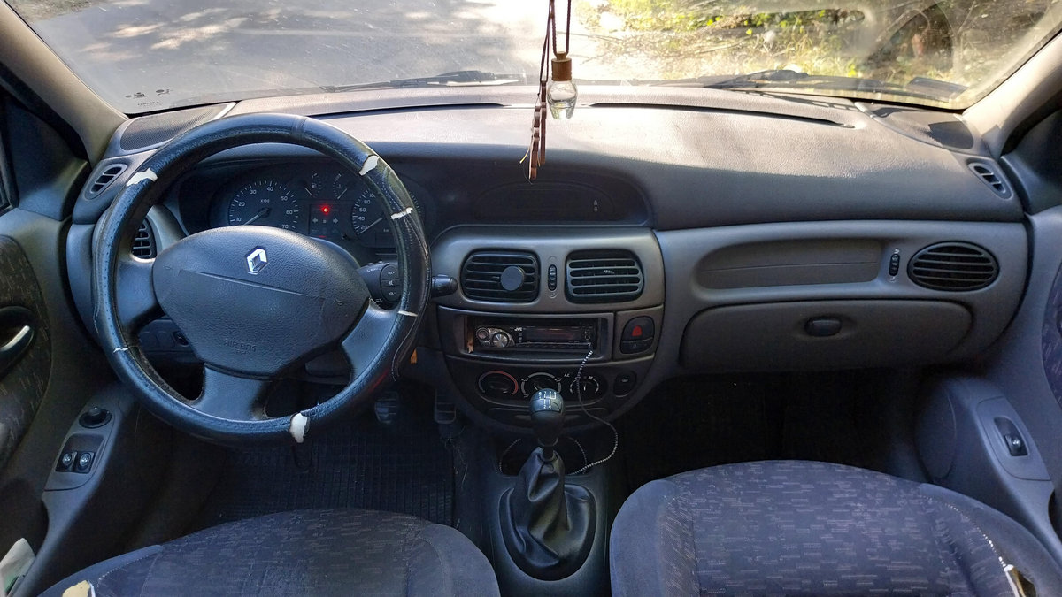 Renault Megane 1999 Compact Car photo detail