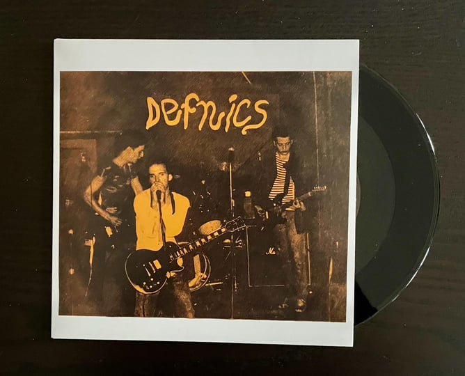 BR025 THE DEFNICS - 51% b/w Hello From Berlin 7