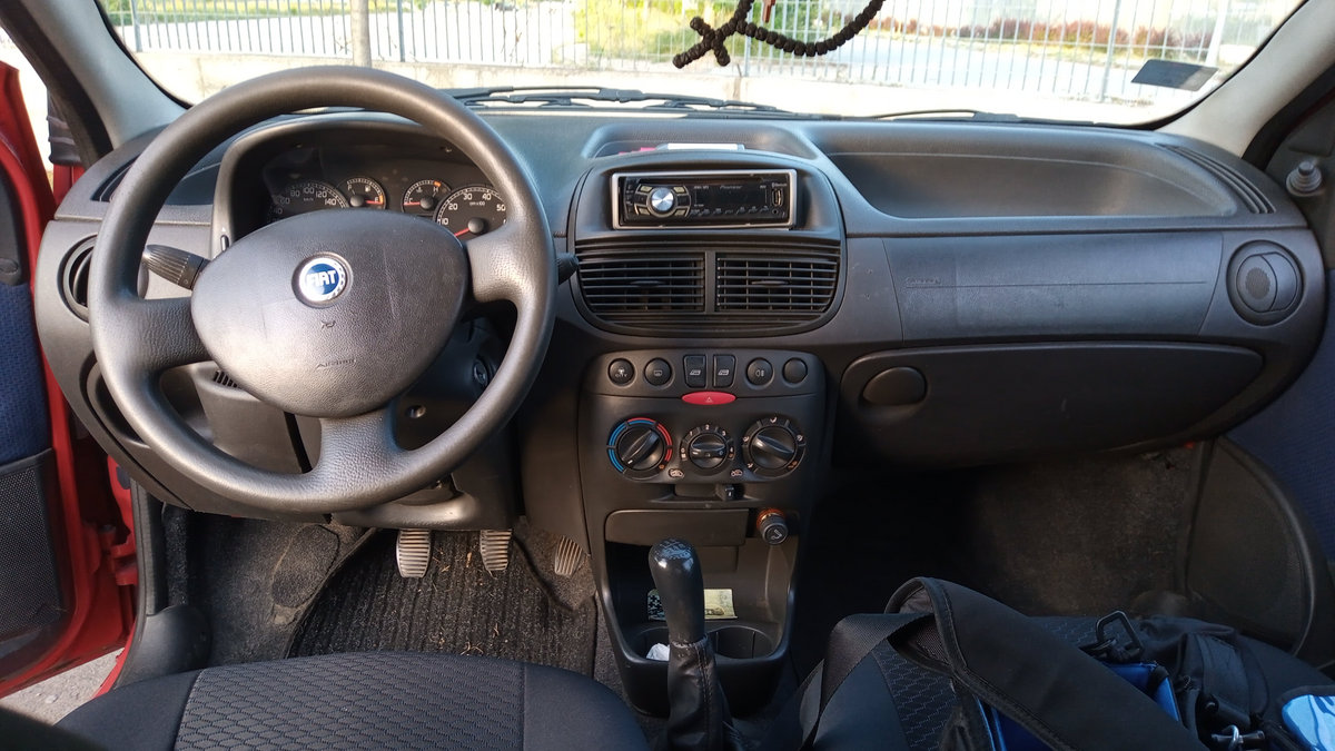 Fiat Punto 2003 Subcompact Supermini Car 2 photo detail