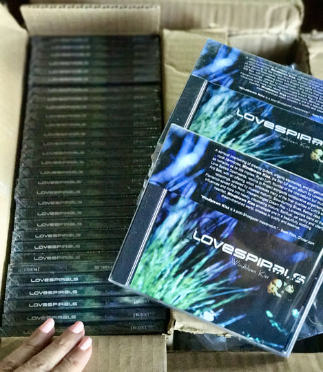 Windblown Kiss | Lovespirals