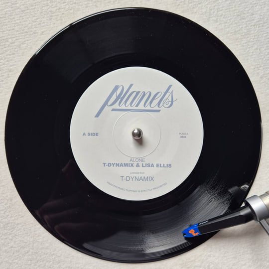 T-Dynamix & Lisa Ellis - Alone / Your Love (Planets Records